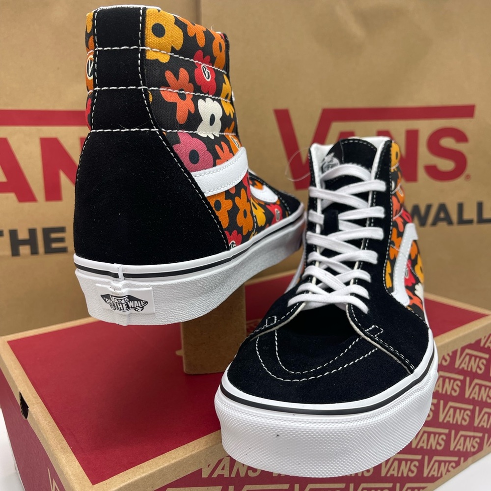Vans Men’s Sk8-Hi
Flower Black/Multi Sneakers 
VN000D5IBML
 Floral High-Top - Picture 7 of 16